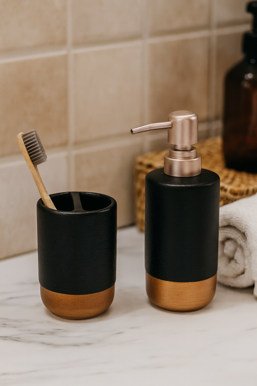 Modern Black & Gold Ceramic Bathroom Accessory Set – Soap Dispenser & Toothbrush Holder (2-Piece)